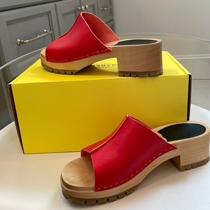 Swedish Hasbeens ann low clogs, size 38